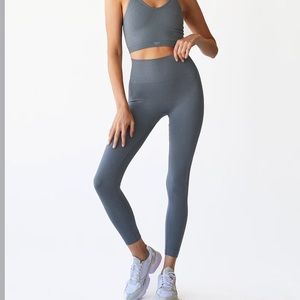 SET ACTIVE Gray leggings